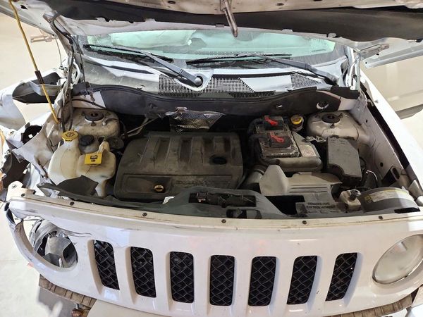 2012 JEEP PATRIOT Latitude — Engine bay
