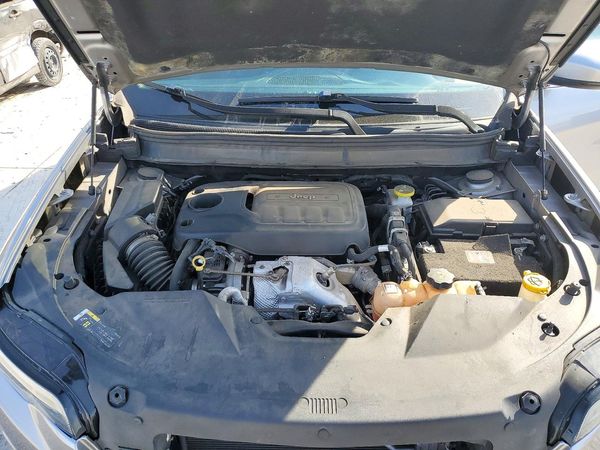 2019 JEEP CHEROKEE Latitude Plus — Engine bay