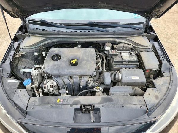 2019 HYUNDAI ELANTRA — Engine bay