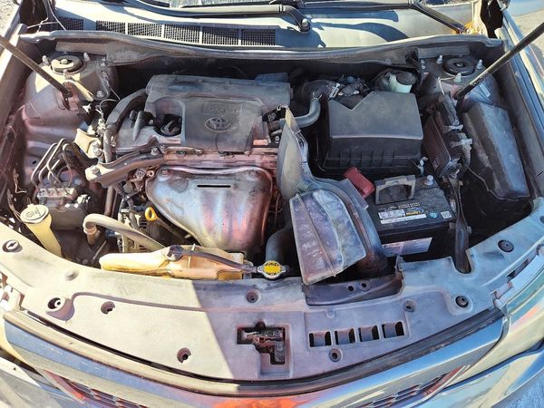 2012 TOYOTA CAMRY — Engine bay