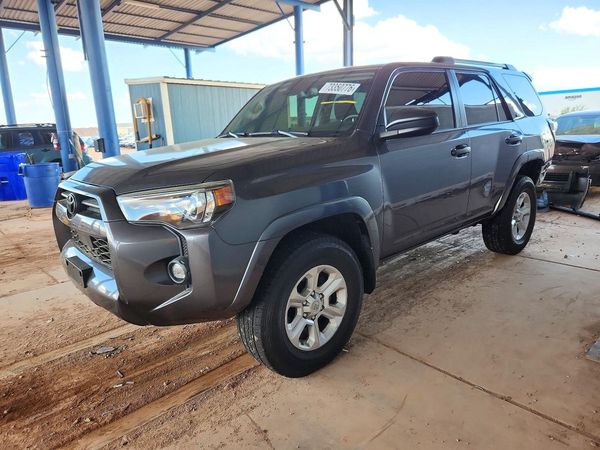 2021 TOYOTA 4RUNNER SRS — Front 3/4
