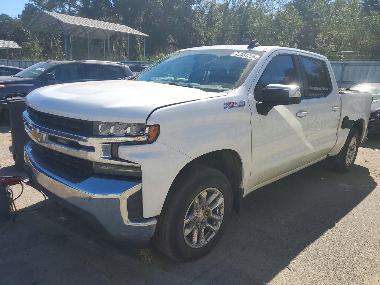 2019 CHEVROLET SILVERADO LT — Front 3/4