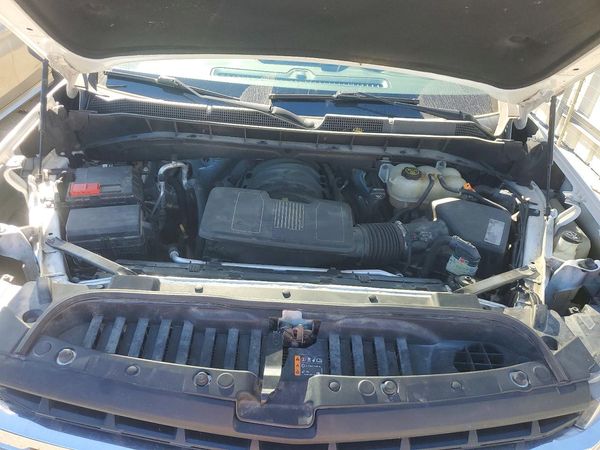 2019 CHEVROLET SILVERADO LT — Engine bay