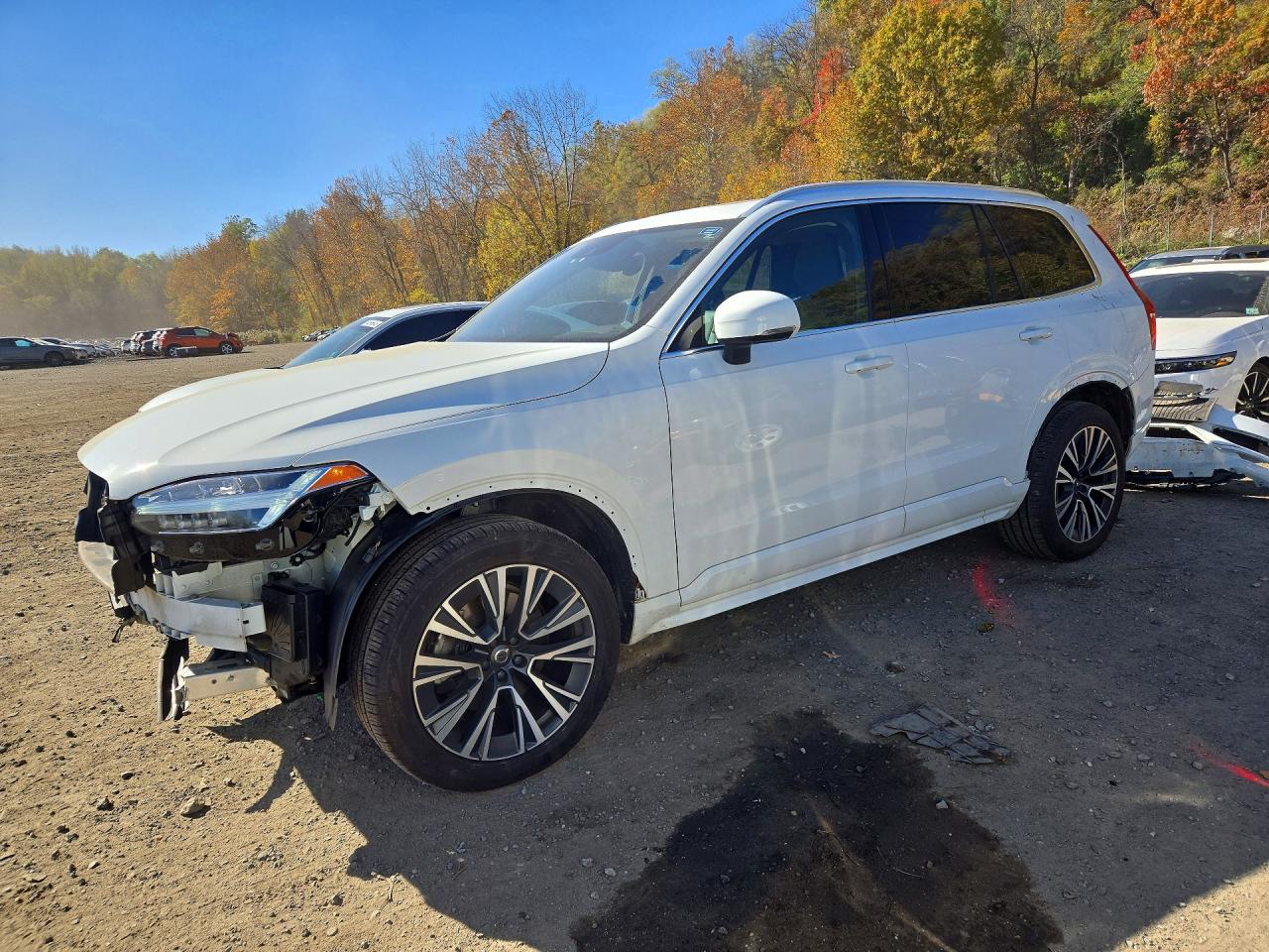 2022 VOLVO XC90 Momentum (excl S60) — Front 3/4