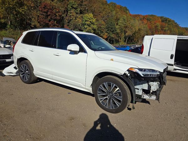 2022 VOLVO XC90 Momentum (excl S60) — Passenger 3/4