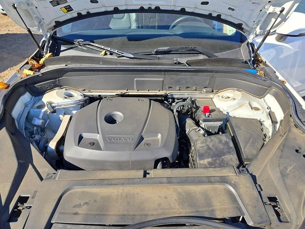 2022 VOLVO XC90 Momentum (excl S60) — Engine bay