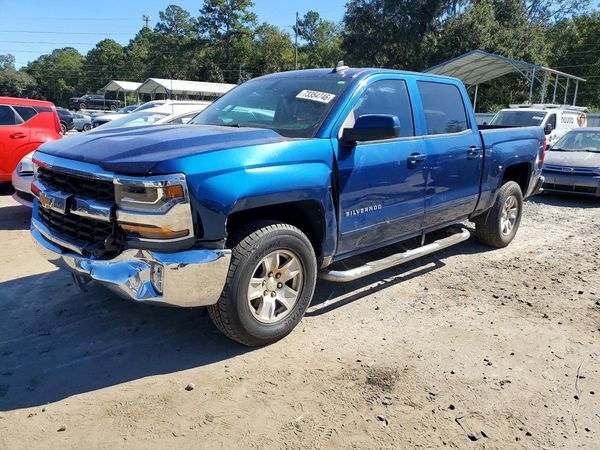 2017 CHEVROLET SILVERADO LT — Front 3/4