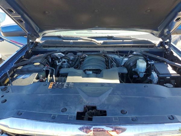 2017 CHEVROLET SILVERADO LT — Engine bay