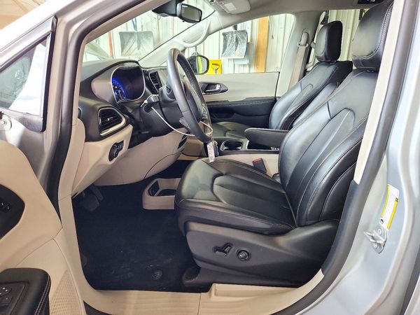 2024 CHRYSLER PACIFICA Touring L — DENT