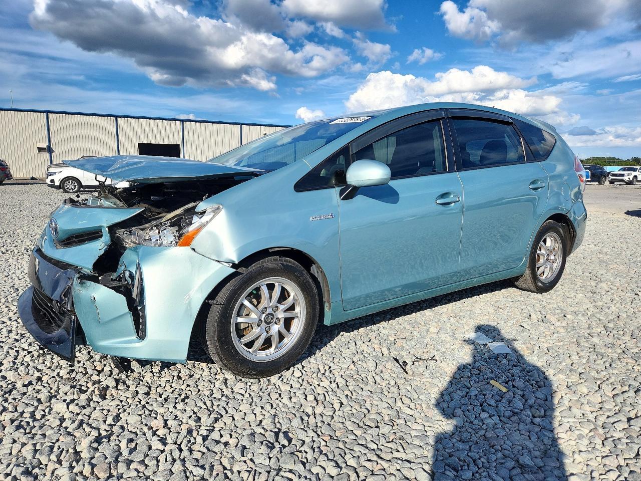 2015 TOYOTA PRIUS V TW — Front 3/4