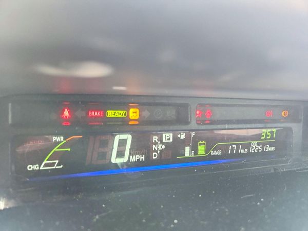 2015 TOYOTA PRIUS V TW — ODOM