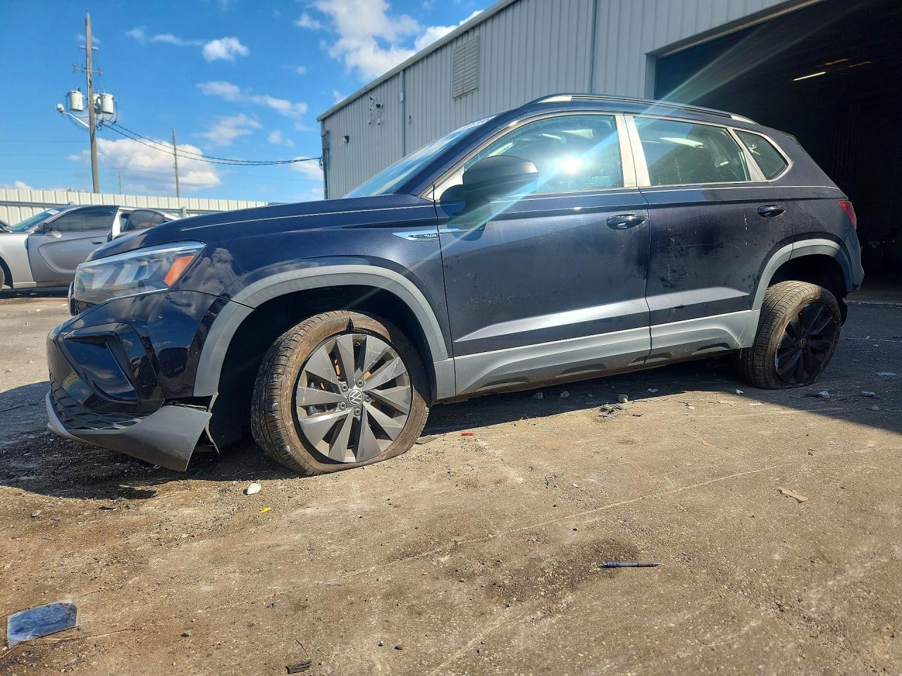 2022 VOLKSWAGEN TAOS S — Front 3/4