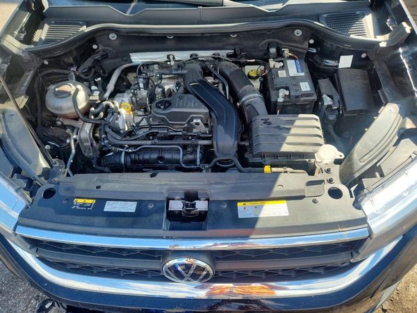 2022 VOLKSWAGEN TAOS S — Engine bay