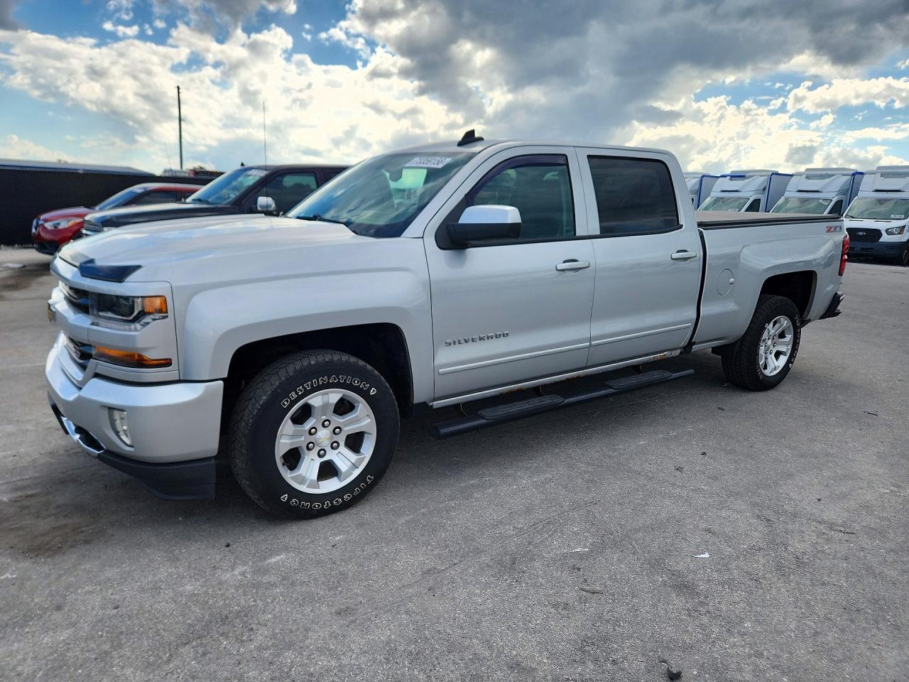 2017 CHEVROLET SILVERADO — Front 3/4