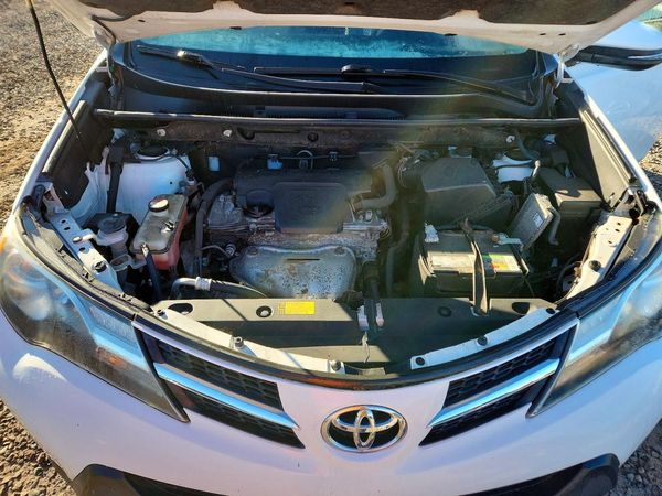 2015 TOYOTA RAV4 XLE (M Grade) — Engine bay