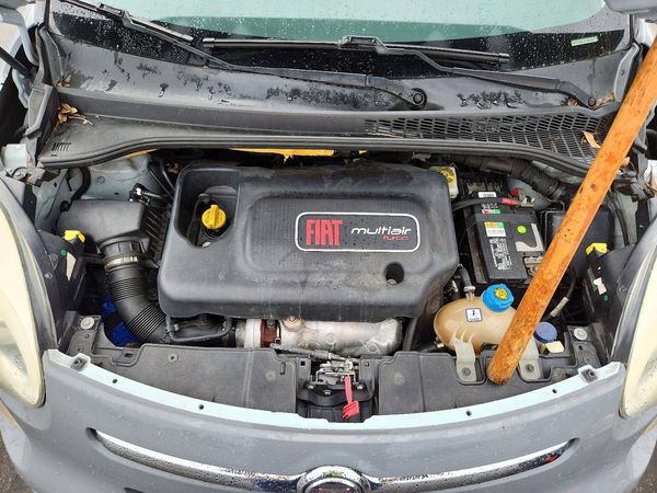 2015 FIAT 500 EASY(US), SPORT (CAN) — Engine bay