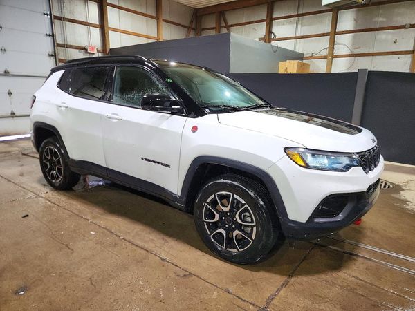 2025 JEEP COMPASS Trailhawk — Passenger 3/4