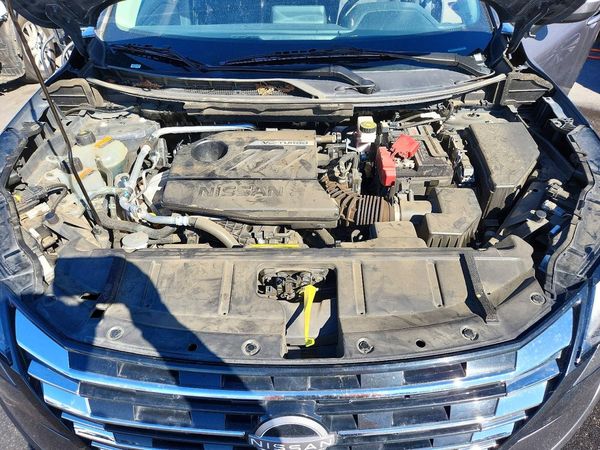 2025 NISSAN ROGUE SV — Engine bay