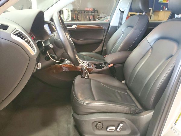 2015 AUDI Q5 Premium Plus — DENT