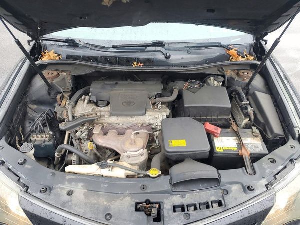 2012 TOYOTA CAMRY — Engine bay