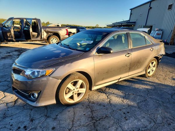 2014 TOYOTA CAMRY — Front 3/4