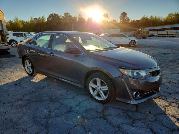 2014 TOYOTA CAMRY — Passenger 3/4