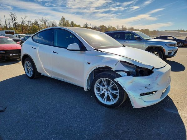 2021 TESLA MODEL Y — Passenger 3/4