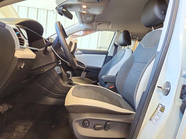 2025 VOLKSWAGEN TAOS 4Motion SE — DENT