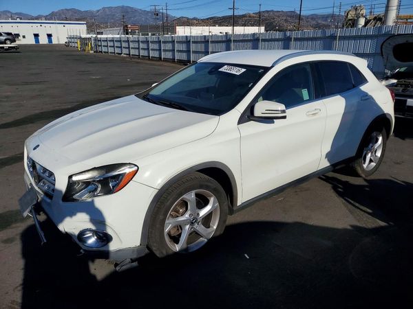 2018 MERCEDES-BENZ GLA GLA250 — Front 3/4