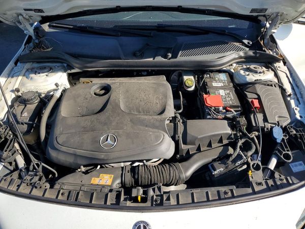 2018 MERCEDES-BENZ GLA GLA250 — Engine bay
