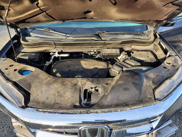 2022 HONDA PILOT EXL — Engine bay