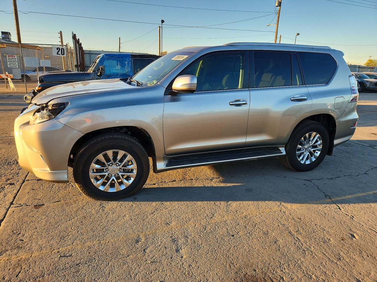 2020 LEXUS GX 460 Premium — Front 3/4