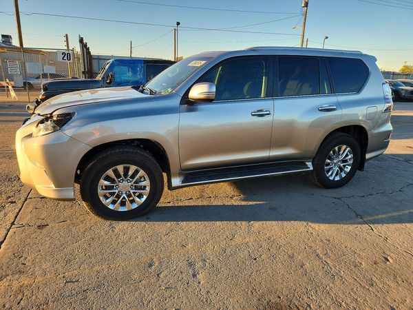 2020 LEXUS GX 460 Premium — Front 3/4
