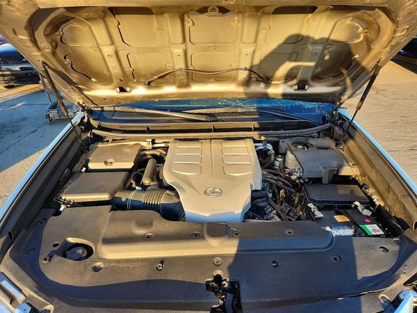 2020 LEXUS GX 460 Premium — Engine bay