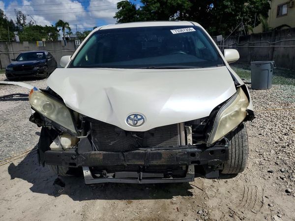 2015 TOYOTA SIENNA — DIRF