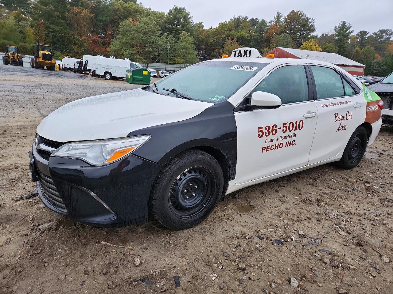 2016 TOYOTA CAMRY SOLA Hybrid — Front 3/4