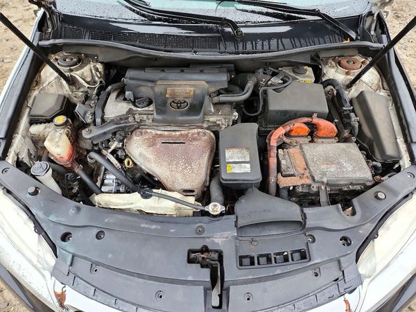2016 TOYOTA CAMRY SOLA Hybrid — Engine bay
