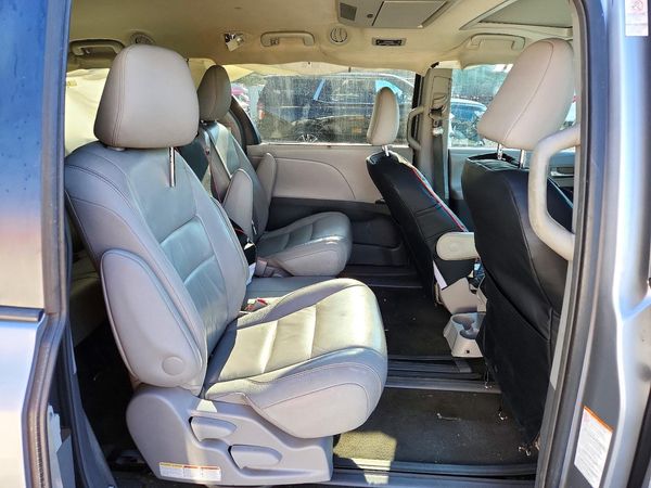 2015 TOYOTA SIENNA — PSRS