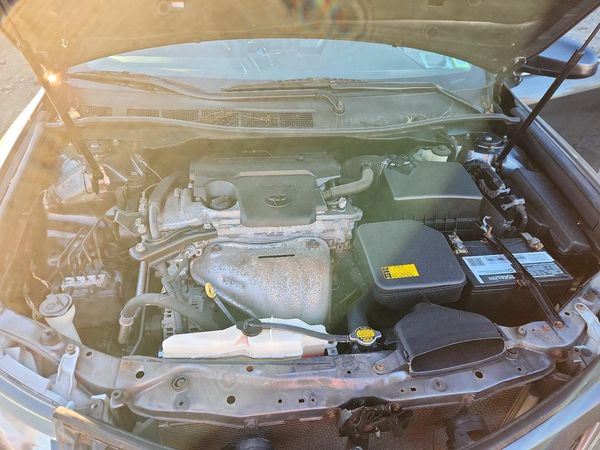 2014 TOYOTA CAMRY — Engine bay