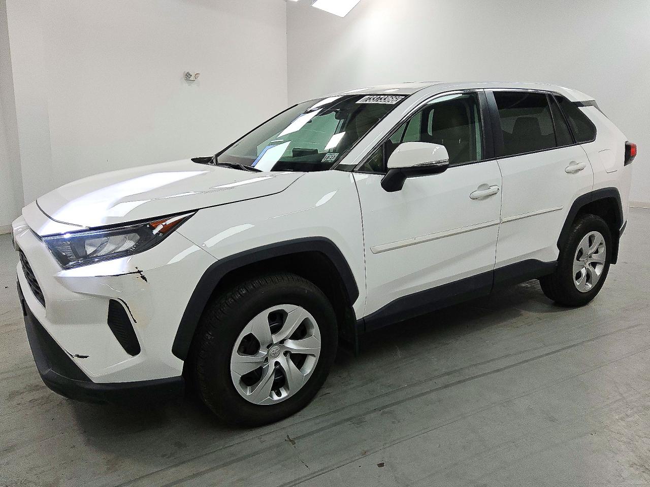 2022 TOYOTA RAV4 LE — Front 3/4