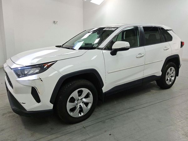 2022 TOYOTA RAV4 LE — Front 3/4
