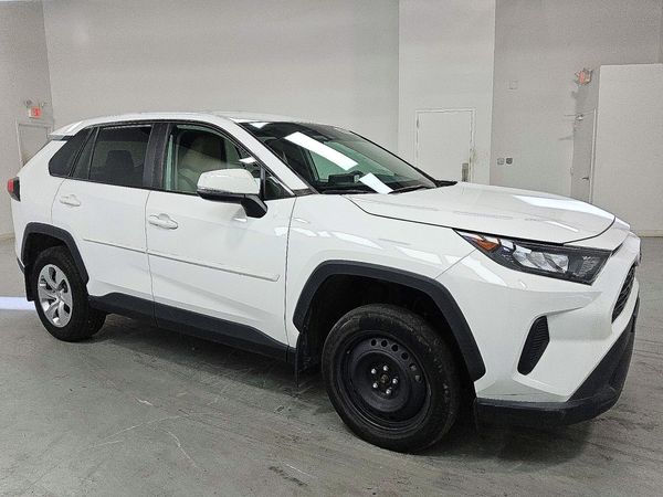 2022 TOYOTA RAV4 LE — Passenger 3/4