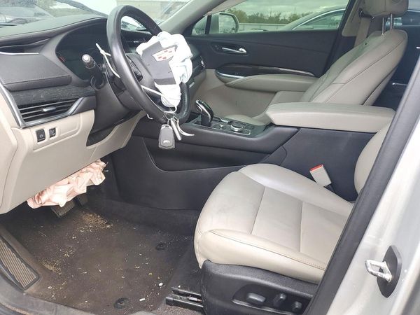 2020 CADILLAC XT4 Premium Luxury — DENT