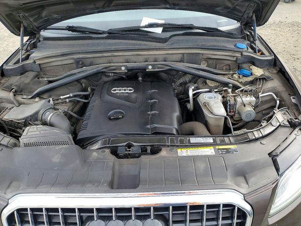 2014 AUDI Q5 Premium Plus — Engine bay