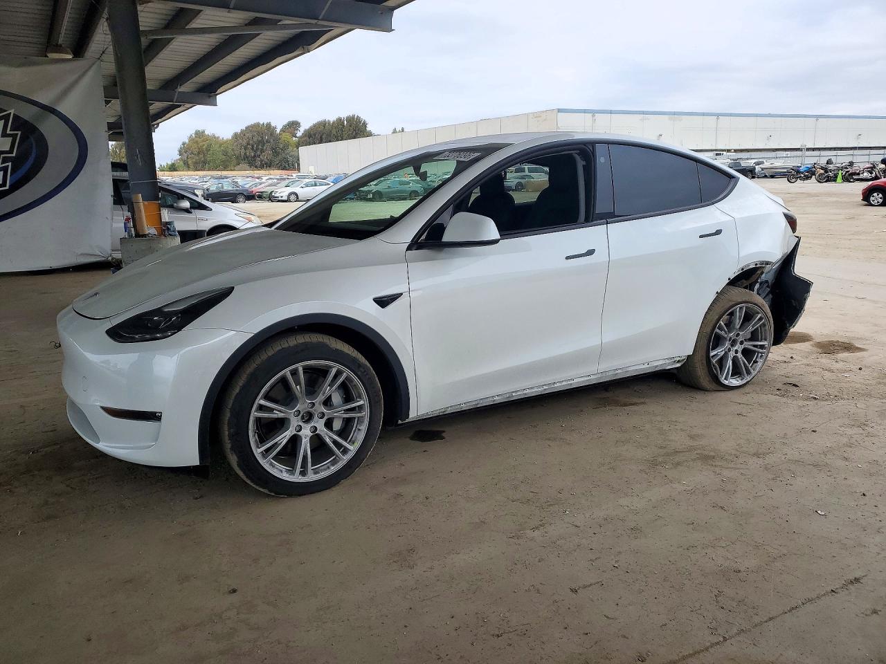 2023 TESLA MODEL Y — Front 3/4