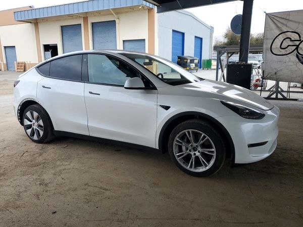 2023 TESLA MODEL Y — Passenger 3/4