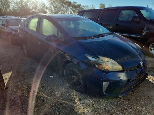 2013 TOYOTA PRIUS — Passenger 3/4