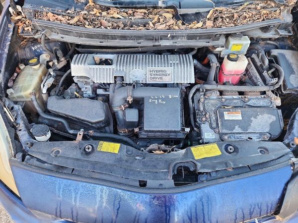 2013 TOYOTA PRIUS — Engine bay
