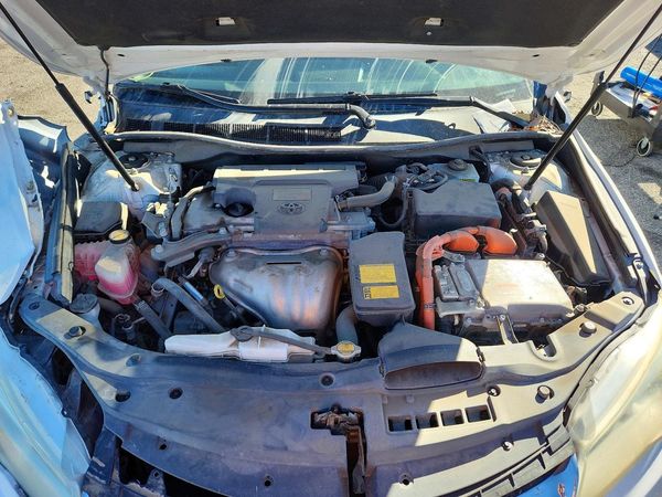 2015 TOYOTA CAMRY Hybrid — Engine bay