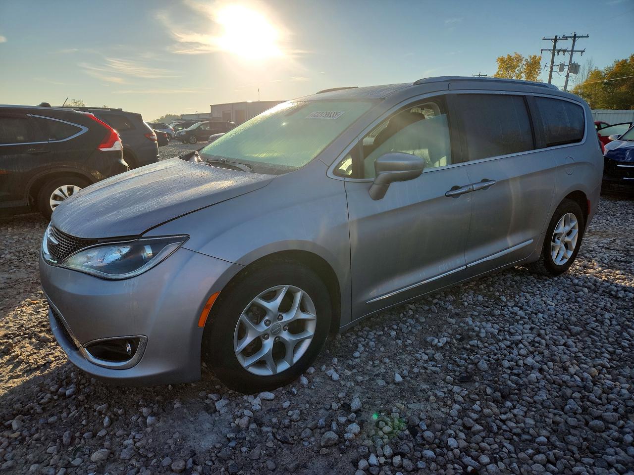 2017 CHRYSLER PACIFICA Touring L Plus — Front 3/4